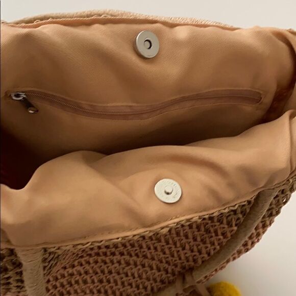 Old Navy Rattan 2-Tone Beach Bag With Tass… - Picture 7 of 8